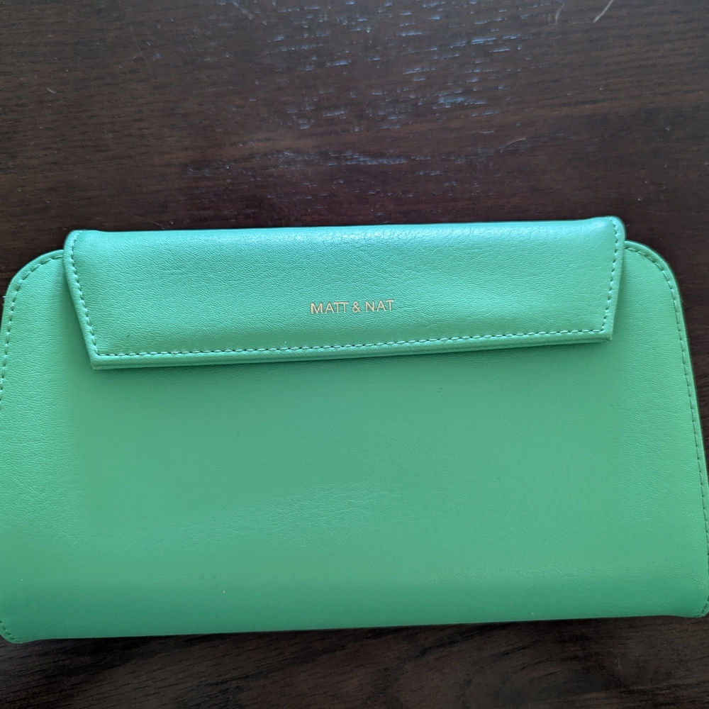 Matt & Nat Green Wallet Sleek Design Faux Leather NWT